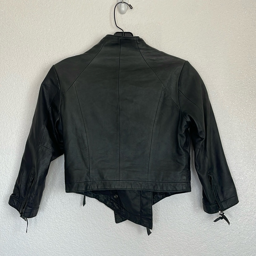 Chic Black Leather Jacket - image 6